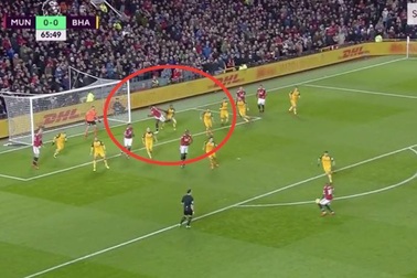 Đạp đối thủ, Lukaku vẫn thoát án treo giò