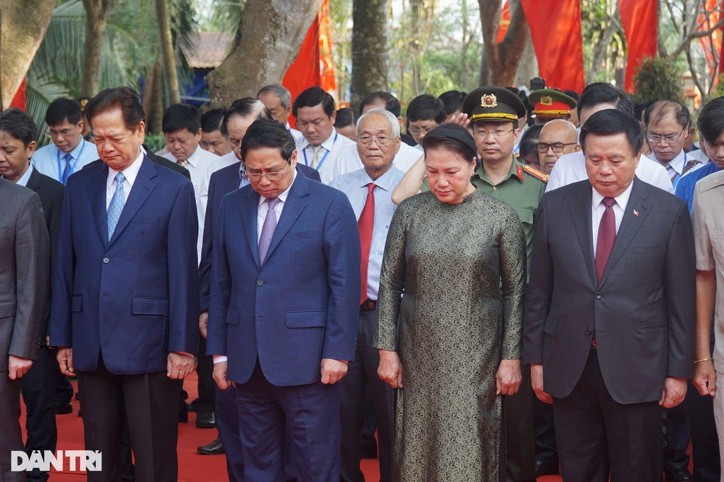 Thủ tướng dâng hương tưởng nhớ nhà cách mạng Huỳnh Tấn Phát - 3 Thủ tướng dâng hương tưởng nhớ nhà cách mạng Huỳnh Tấn Phát - 3