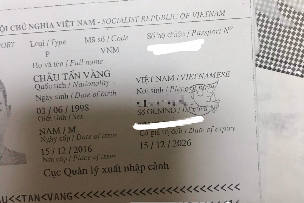 Chàng trai Việt tên độc lạ Tấn Vàng, đi đâu cũng được xin Chàng trai Việt tên độc lạ Tấn Vàng, đi đâu cũng được xin