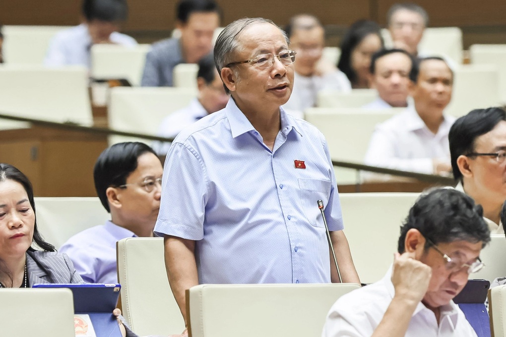 ĐBQH lo Trung tâm tài chính quốc tế ở Việt Nam “không câu được cá mập” - 2 ĐBQH lo Trung tâm tài chính quốc tế ở Việt Nam “không câu được cá mập” - 2