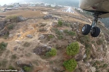 Xem máy bay hạ cánh tại sân bay nguy hiểm nhất thế giới