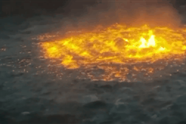 Nổ đường ống dầu ở vịnh Mexico, lửa cuộn ngùn ngụt như "cổng địa ngục"