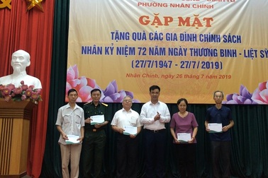 Trường Cao đẳng Dược Hà Nội I trao quà tri ân các gia đình chính sách