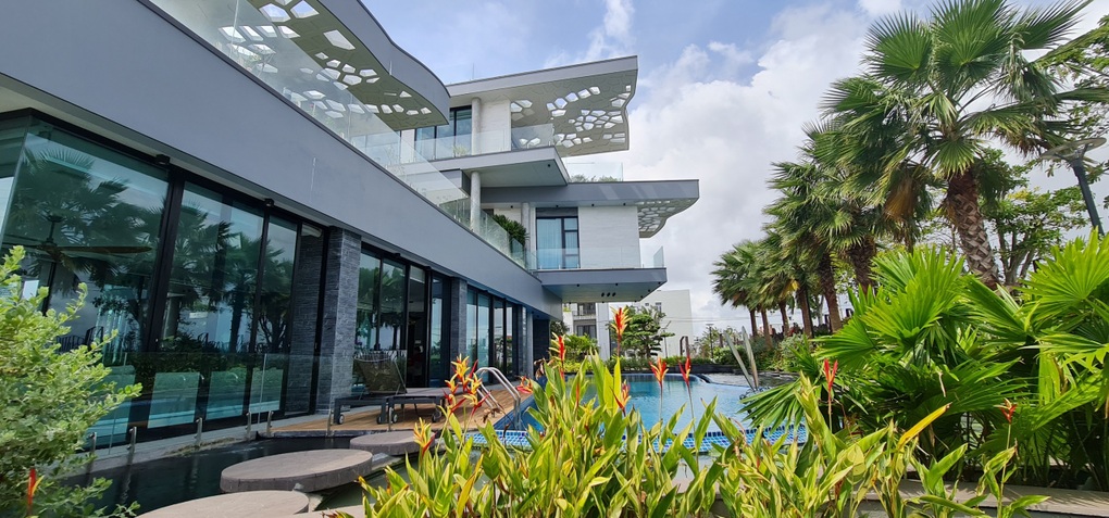Biệt thự dựng trên 7 lô đất, thiết kế độc đáo giúp tiết kiệm điện ở Đà Nẵng - 6 Biệt thự dựng trên 7 lô đất, thiết kế độc đáo giúp tiết kiệm điện ở Đà Nẵng - 6