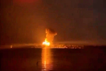 Cầu huyết mạch lại bốc cháy dữ dội, Nga cạn dần đường tiếp tế cho Kherson