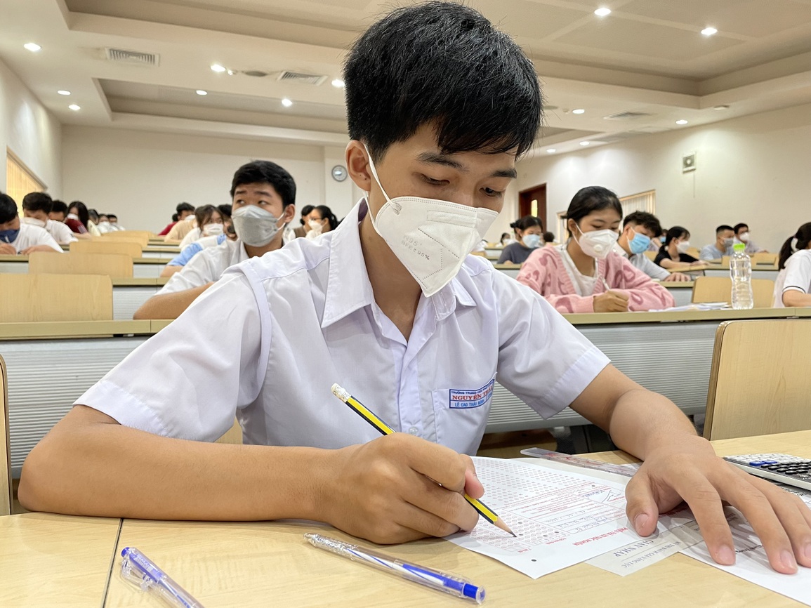 Thừa nhận đề thi sai sót, ĐH Quốc gia TPHCM cho thí sinh điểm tuyệt đối - 1 Thừa nhận đề thi sai sót, ĐH Quốc gia TPHCM cho thí sinh điểm tuyệt đối - 1
