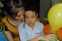 Cả gia đình lao đao vì bố bị u thần kinh, con trai ung thư máu