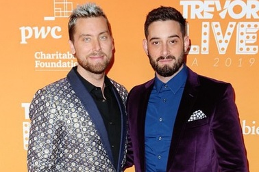 Thành viên nhóm N'SYNC tiết lộ người mang thai hộ bị sảy thai