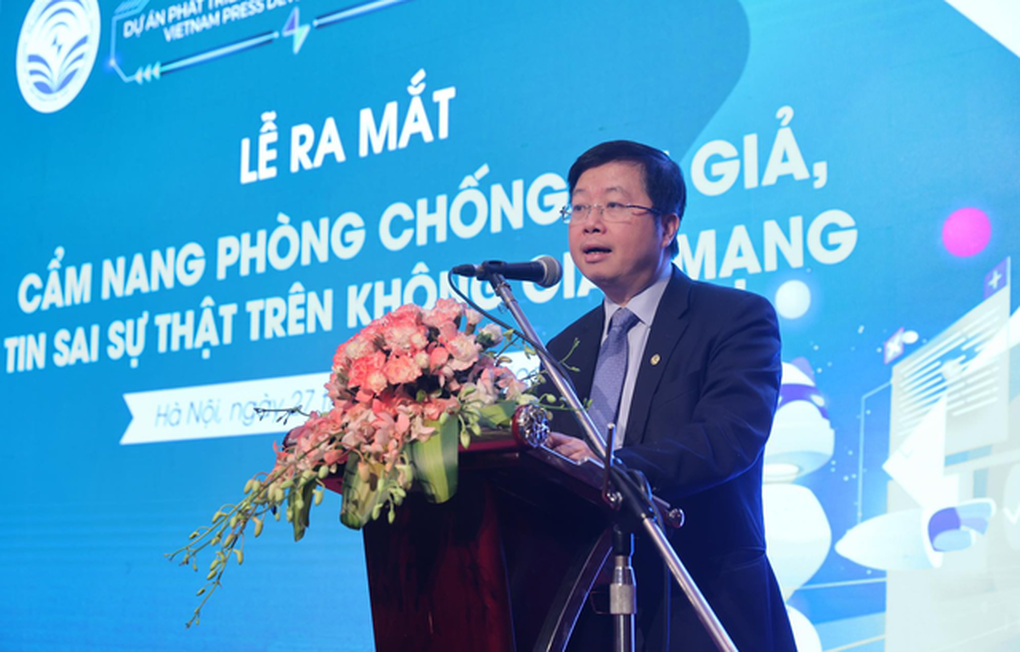 Ra mắt cẩm nang phòng chống tin giả, sai sự thật trên không gian mạng - 1 Ra mắt cẩm nang phòng chống tin giả, sai sự thật trên không gian mạng - 1