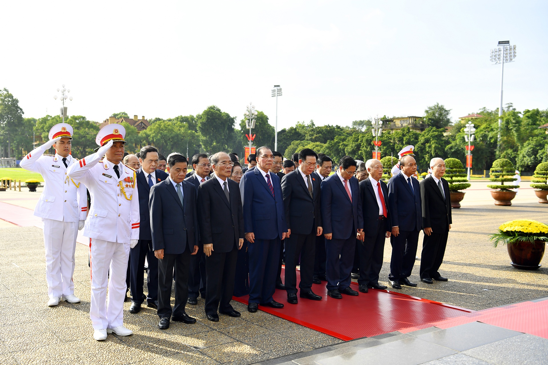 Lãnh đạo Đảng, Nhà nước dâng hương tưởng niệm các anh hùng liệt sĩ - 7 Lãnh đạo Đảng, Nhà nước dâng hương tưởng niệm các anh hùng liệt sĩ - 7