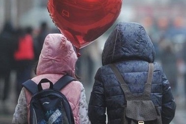 Gái trẻ TQ mạnh tay chi tiền thuê bạn trai dịp Tết