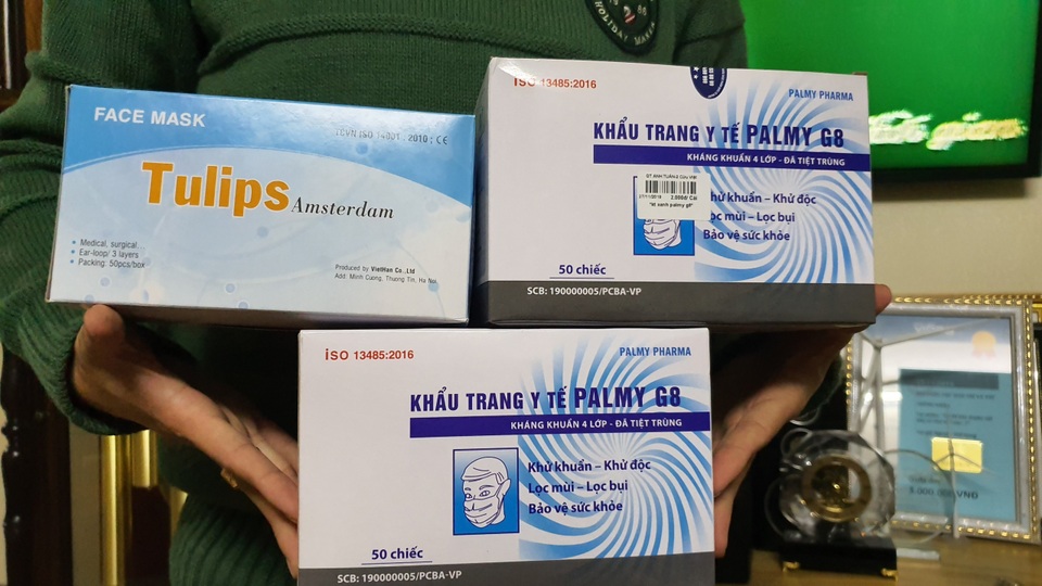 150 nghìn đồng/hộp khẩu trang, dân Hà Nội tranh nhau từng cái - 3 150 nghìn đồng/hộp khẩu trang, dân Hà Nội tranh nhau từng cái - 3