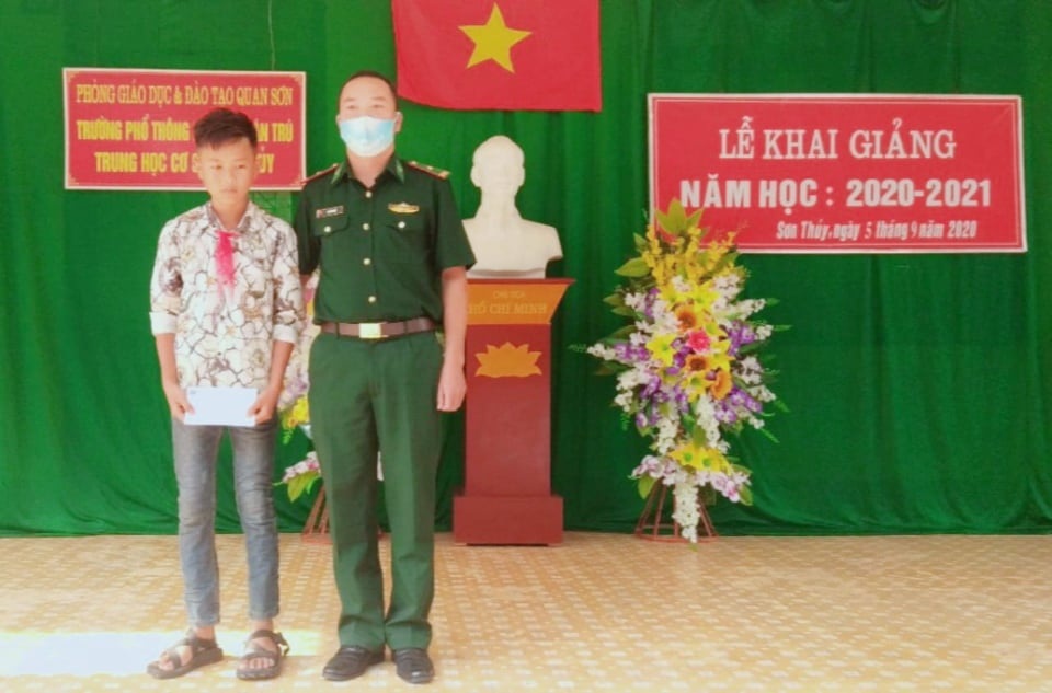 Nâng bước em đến trường ở Đồn biên phòng cửa khẩu Quốc tế Na Mèo - 2 Nâng bước em đến trường ở Đồn biên phòng cửa khẩu Quốc tế Na Mèo - 2