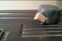 Clip: Kỳ lạ "viên đá" nuốt chửng cục sắt