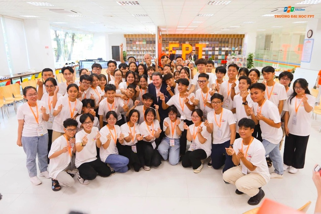 Trả lời 3 câu hỏi, cơ hội nhận học bổng từ FPTU Scholarship 1.000 - 3 Trả lời 3 câu hỏi, cơ hội nhận học bổng từ FPTU Scholarship 1.000 - 3