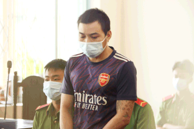 Vụ bé 2 tuổi bị người tình của mẹ đánh tử vong: Bị cáo chết trước phiên xử