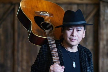 Ca sĩ Bách Nguyễn gây bất ngờ khi hát nhạc Trần Tiến