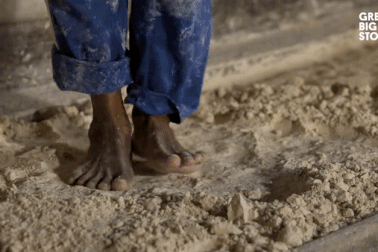 Xem cách làm món "mỳ bẩn" rất được ưa chuộng ở "xứ sở vạn đảo"