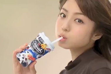 Clip quảng cáo thạch cực kỳ gợi cảm “gây sốt” cộng đồng mạng