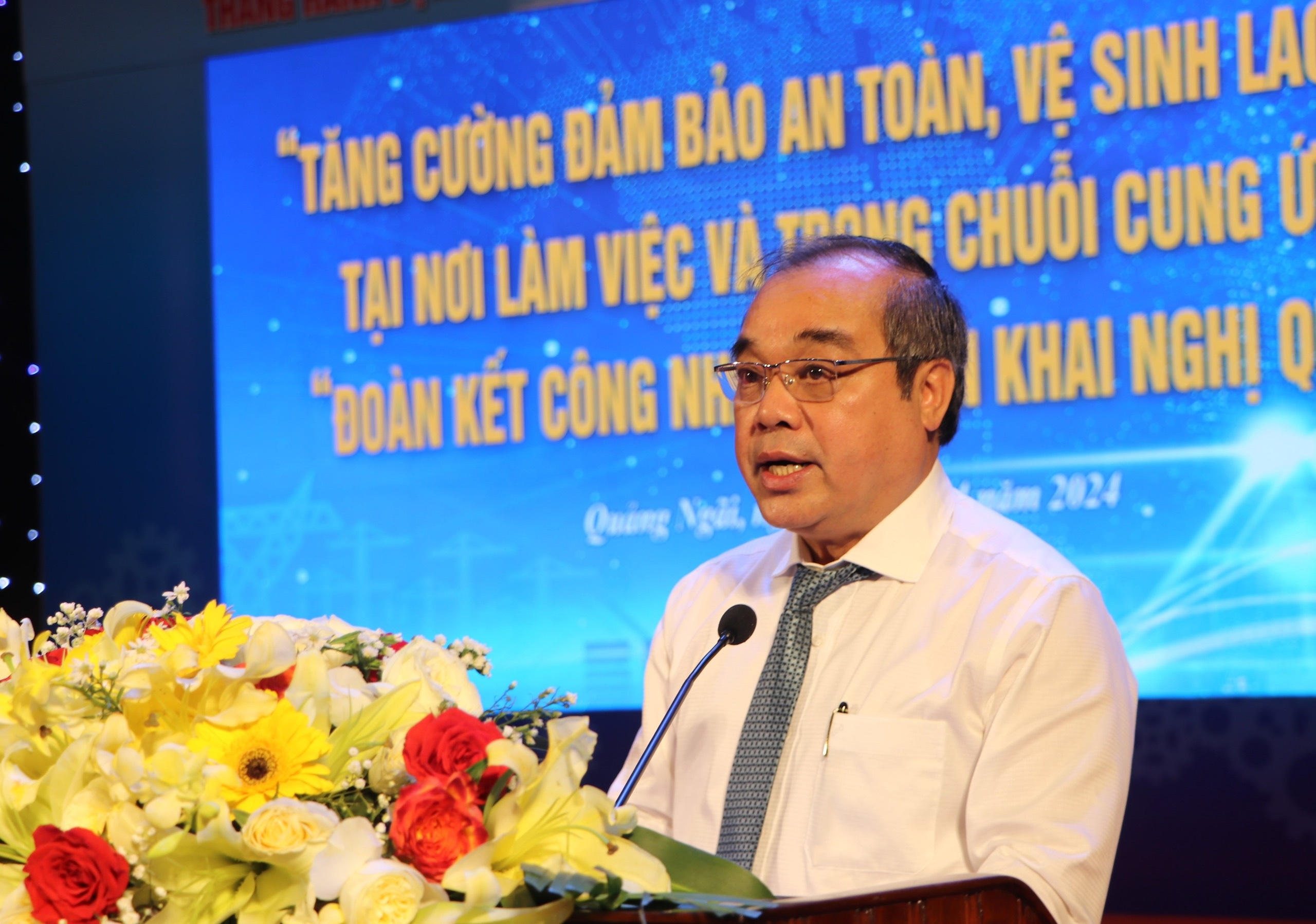 ông trần hoàng tuấn.jpg ông trần hoàng tuấn.jpg
