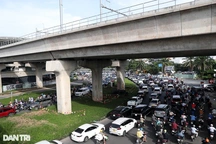 TPHCM cấm xe lưu thông dưới cầu vượt Nguyễn Hữu Cảnh 3 đêm