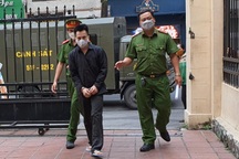 "Yêu râu xanh" hiếp dâm bé gái hàng xóm rồi cho 10.000 đồng