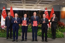 Trao quyết định chủ trương đầu tư dự án khu công nghiệp Hải Long