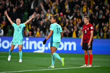 Nhà vô địch Olympic Canada bị loại, tuyển nữ Australia giành quyền đi tiếp