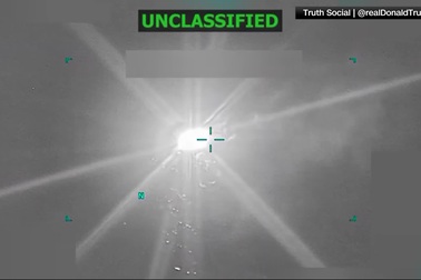 Mỹ tập kích tàu nghi chở ma túy gần Venezuela, 6 người chết