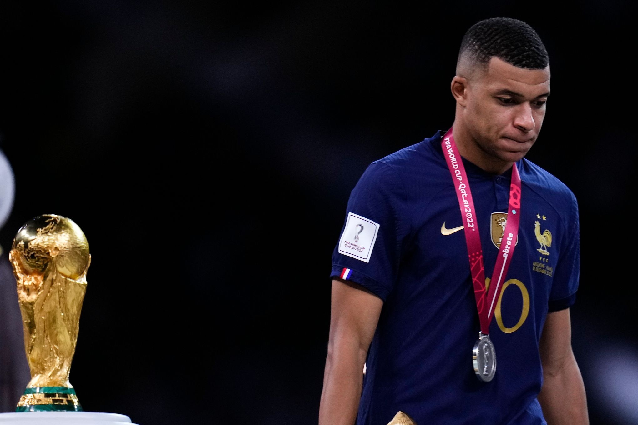 Phản ứng của Kylian Mbappe sau khi Messi giành Quả bóng vàng - 2