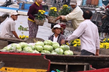 Cuối năm lênh đênh cùng chợ nổi