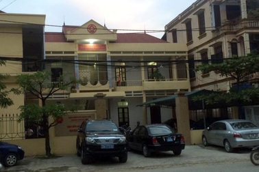 Viện trưởng VKSND huyện trọng thương tại phòng làm việc: Nghi do tự gây thương tích