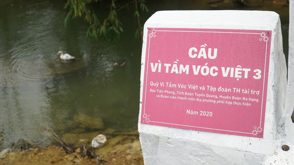 Cây cầu góp phần đổi đời bản làng nghèo bên suối - 3 Cây cầu góp phần đổi đời bản làng nghèo bên suối - 3
