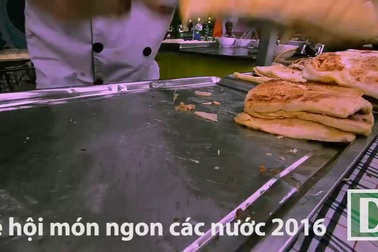 Làm bánh chuối kiểu Indonesia tại Lễ hội món ngon các nước 2016