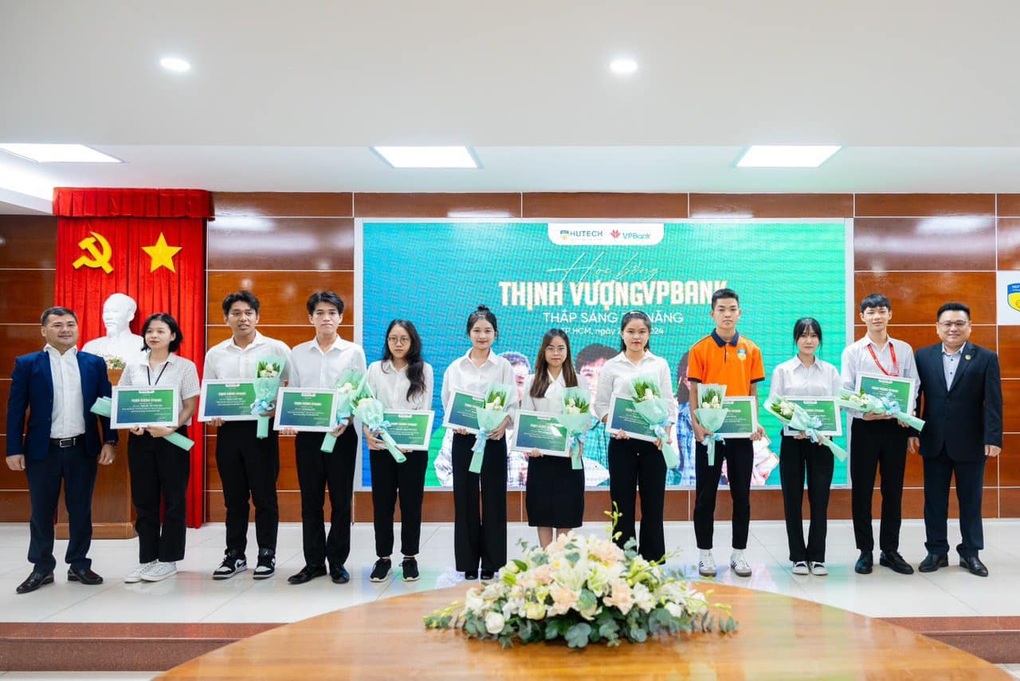 VPBank chiêu mộ nhân tài trẻ ngành tài chính, ngân hàng, công nghệ bằng học bổng - 1 VPBank chiêu mộ nhân tài trẻ ngành tài chính, ngân hàng, công nghệ bằng học bổng - 1