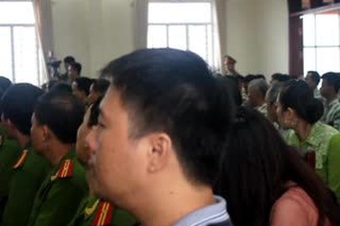 Ngày đặc xá, nước mắt xen lẫn nụ cười