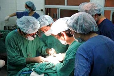 4 bệnh viện hợp sức cứu sản phụ vỡ tử cung