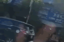 Bị yêu cầu kiểm tra, tài xế lùi xe tốc độ cao hòng tẩu thoát