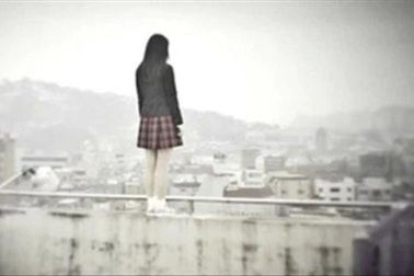 Dòng tin nhắn của một lớp phó học tập: "Thầy ơi, con muốn... chết!"