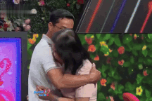 Nam thợ điện thích mua vàng tặng bạn gái, lần đầu gặp đã hôn tới tấp