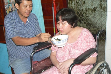 "Em mong nhìn được nụ cười của mẹ"