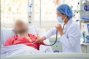 Người đàn ông hôn mê, tổn thương gan thận nặng sau khi chạy marathon 42km