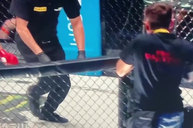 Khoảnh khắc võ sĩ Ba Lan hạ đo ván đối thủ bằng cú đấm cực mạnh