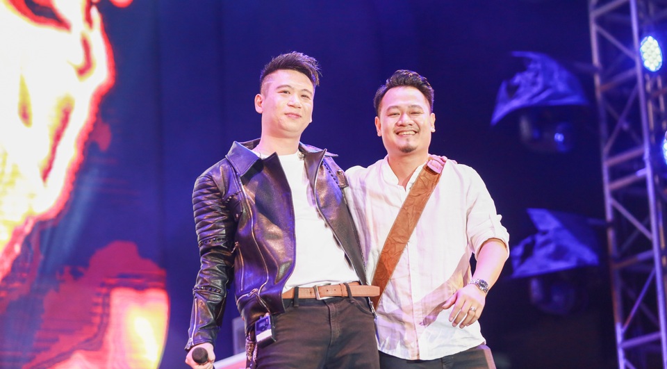 Ngũ Cung phấn khích và bùng nổ với Nguyễn Đức Cường trên sân khấu - 4 Ngũ Cung phấn khích và bùng nổ với Nguyễn Đức Cường trên sân khấu - 4