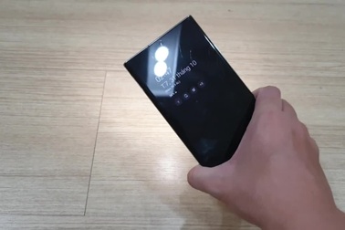 Trải nghiệm thực tế tính năng lắc smartphone để tắt/mở đèn pin