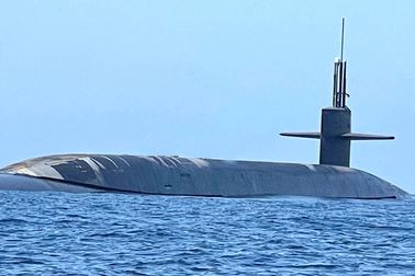 Mỹ bất ngờ khoe tàu ngầm uy lực, nghi răn đe Nga - Iran