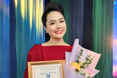 Lương Nguyệt Anh giành HCV với tác phẩm "Thương người lính đảo Trường Sa"