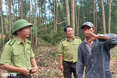 Một kiểm lâm bị phê bình sau đơn tố cáo của người dân