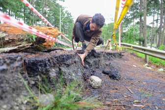 Đèo nối Đà Lạt với vùng biển Khánh Hòa sạt lở, mặt đường rạn nứt