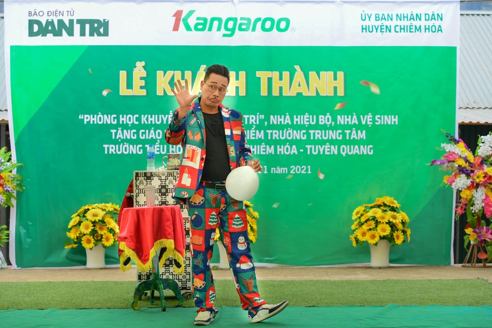 Khánh thành Phòng học Dân trí: Thầy trò hết cảnh vừa dạy, vừa lo lớp sập - 24 Khánh thành Phòng học Dân trí: Thầy trò hết cảnh vừa dạy, vừa lo lớp sập - 24